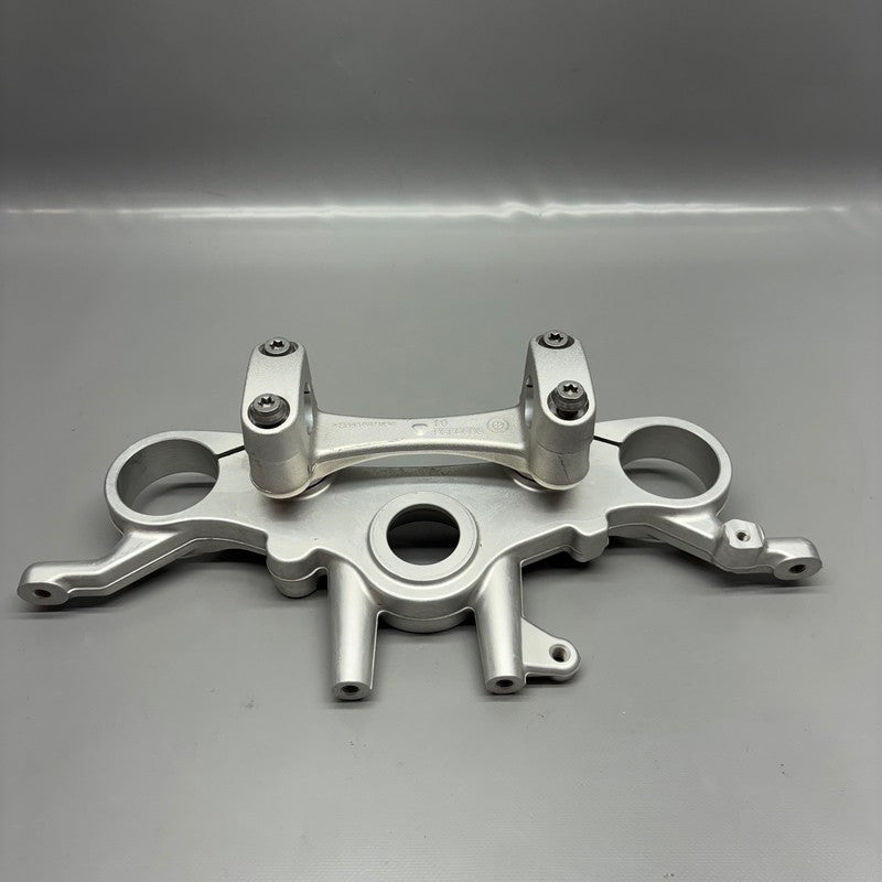 9899334 BMW R18 B FORK CROSS BRACE UPPER 2020 2021 2022 2023 2024 OEM 9899334