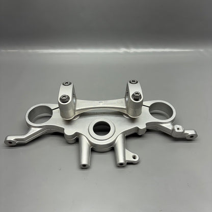 9899334 BMW R18 B FORK CROSS BRACE UPPER 2020 2021 2022 2023 2024 OEM 9899334