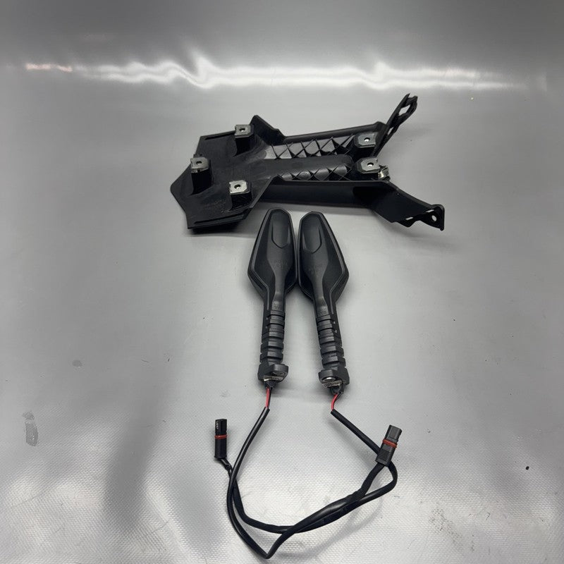 F900R BMW F900R REAR TURN SIGNALS WITH COVER 2020 2021 2022 2023 2024 OEM