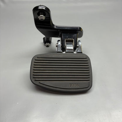 9467718 BMW R18 TRANSCONTINENTAL FOOTREST PLATE RIGHT REAR 2020 2021 2022 2023 2024 OEM
