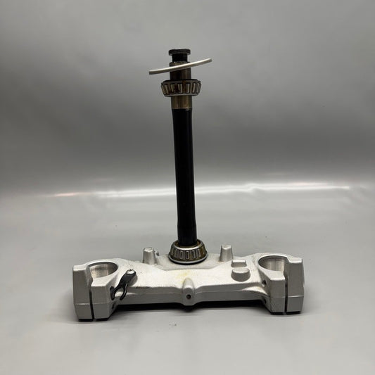 BMW F800ST LOWER FORK CROSS BRACE 2006 2007 2008 2009 2010 2011 2012 2