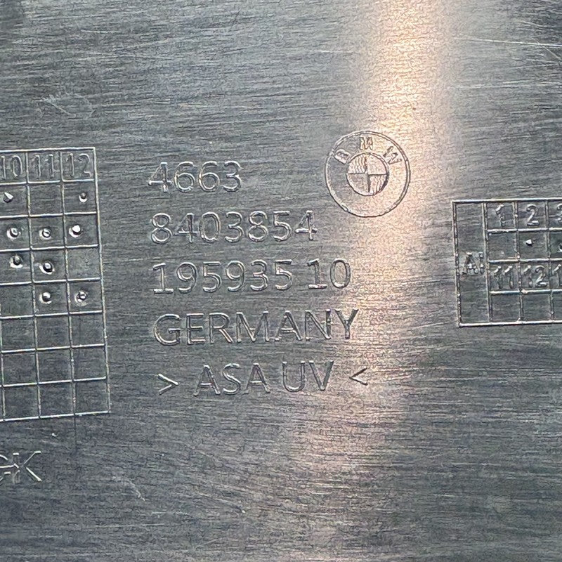 8403852 BMW F900R TANK FAIRING PANEL RIGHT SIDE 2020 2021 2022 2023 2024 OEM 8403852