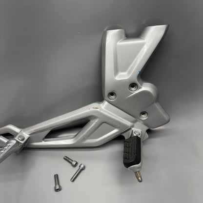 BMW G310R US FOOT REST PEG MOUNT RIGHT 2016 2017 2018 2019 2020 OEM