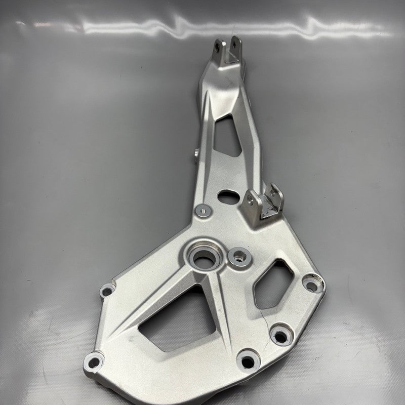 BMW F900R FOOTPEG PLATE RIGHT 2020 2021 2022 2023 2024 OEM 8404013