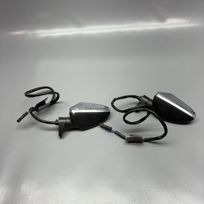 7724586 BMW S1000RR TURN SIGNAL INDICATOR LEFT RIGHT 2010 2011 2012 2013 2014 7724586