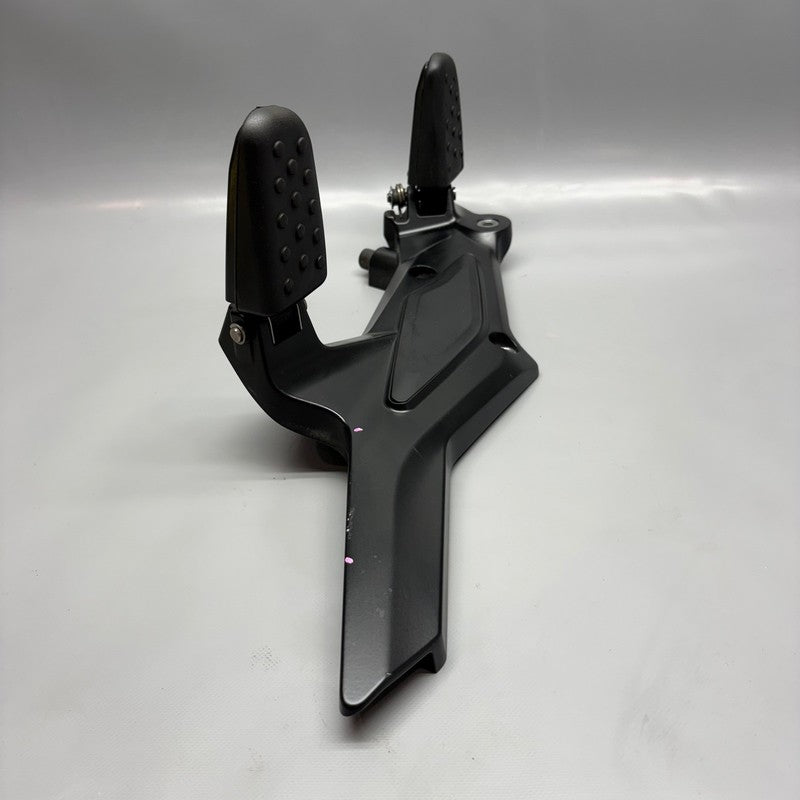 BMW K1600 BAGGER FOOTPEG PLATE LEFT 2017 2018 2019 2020 2021 OEM 85596