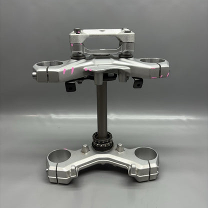 8554115 BMW G310R TRIPLE TREE CROSS BRACE 2017 2018 OEM 8554115