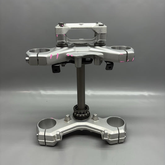 8554115 BMW G310R TRIPLE TREE CROSS BRACE 2017 2018 OEM 8554115