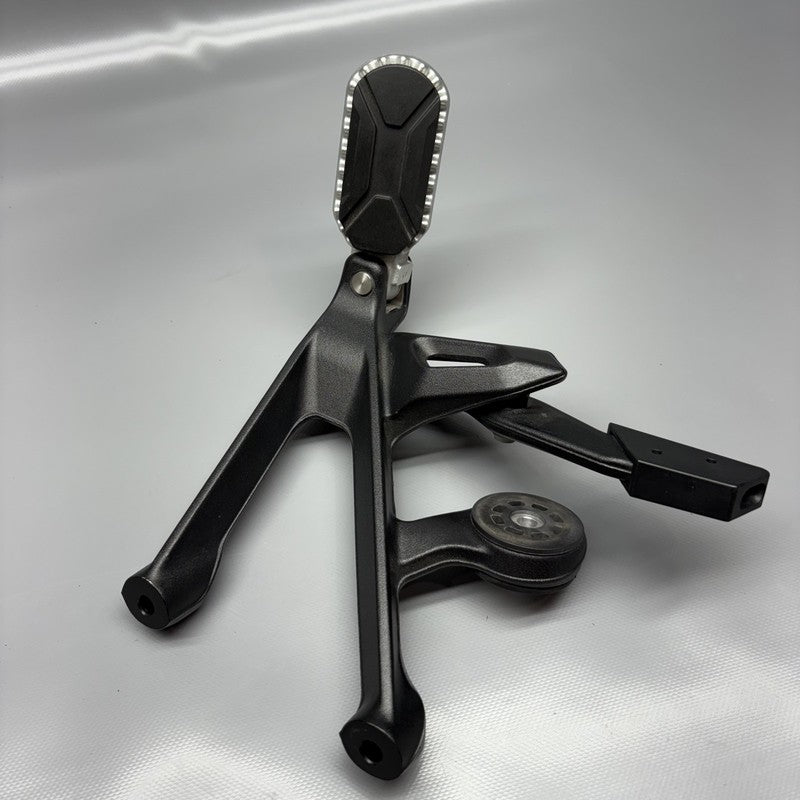 R1300GS BMW R1300GS FOOTPEG WITH BRACKET RIGHT REAR 2022 2023 2024 OEM