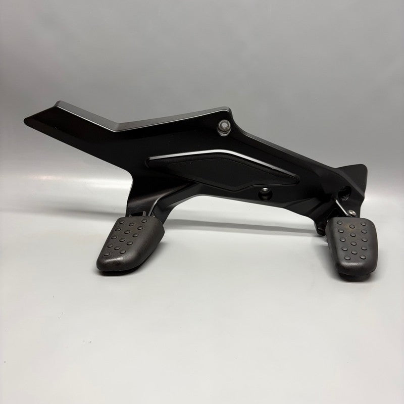 BMW K1600 BAGGER FOOTPEG PLATE RIGHT 2017 2018 2019 2020 2021 OEM 8559