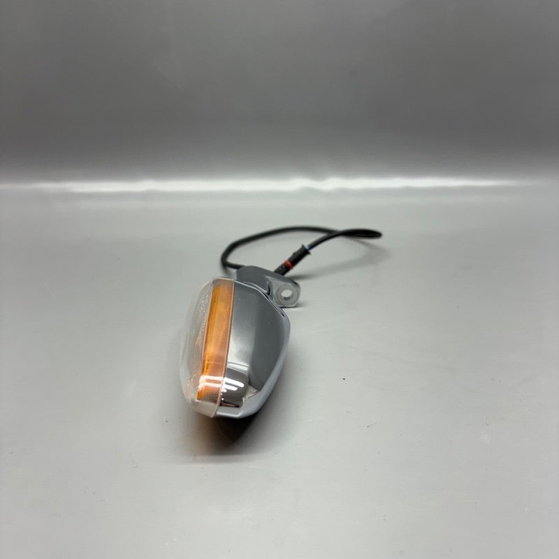 R18 B BMW R18 B SIGNAL LIGHT RIGHT 2020 2021 2022 2023 2024 OEM