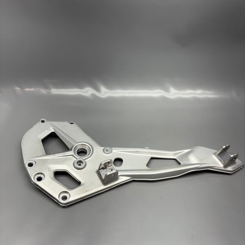 BMW F900R FOOTPEG PLATE RIGHT 2020 2021 2022 2023 2024 OEM 8404013