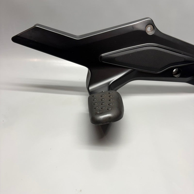 BMW K1600 BAGGER FOOTPEG PLATE RIGHT 2017 2018 2019 2020 2021 OEM 8559
