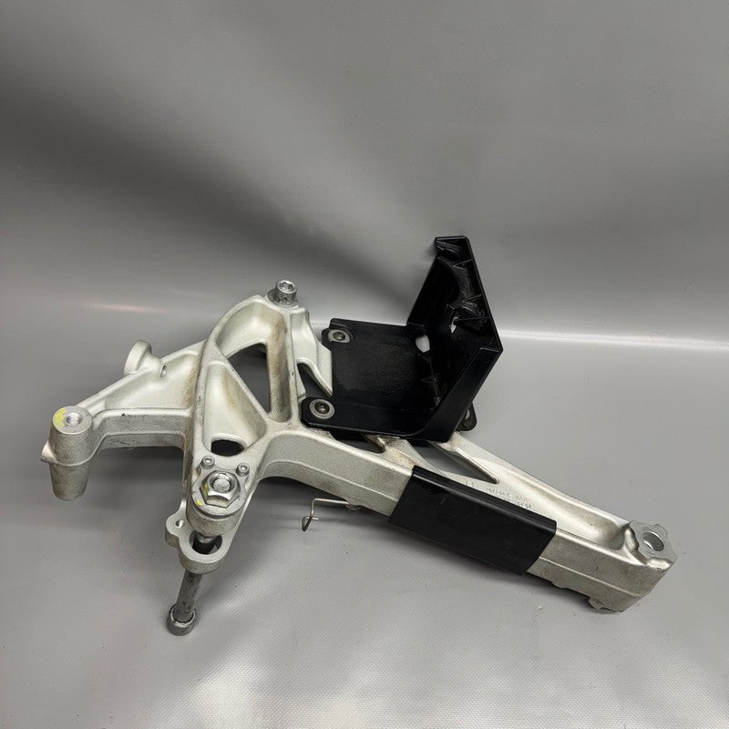BMW G650X K15 MOUNT FOR STRUT 2006 2007 2008 2009 OEM 7696700