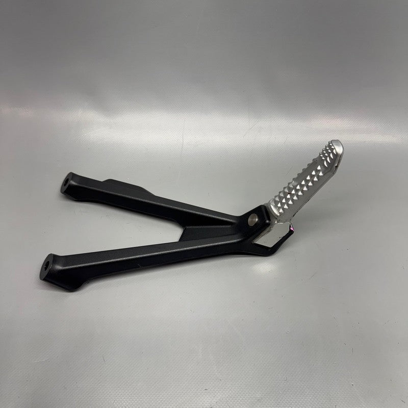 BMW S1000 R FOOTREST LEFT REAR 2020 2021 2022 2023 2024 2025 OEM 94676
