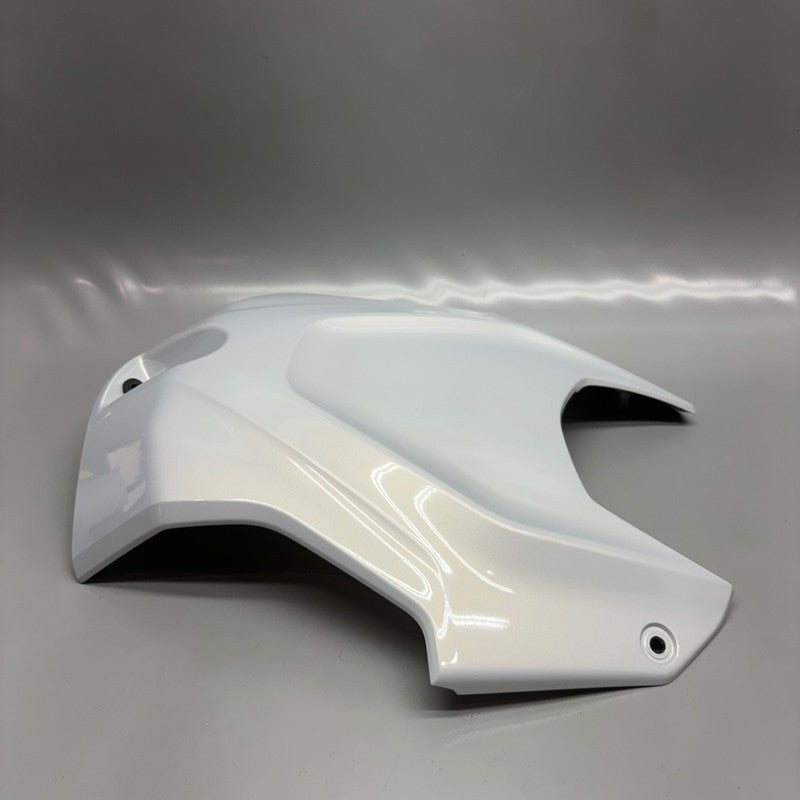 BMW S1000R FUEL TANK CENTER COVER 2020 2021 2022 2023 2024 OEM 8569770