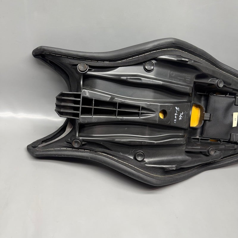 BMW G310 R SEAT FRONT DRIVER 2016 2017 2018 2019 2020 OEM 8556904