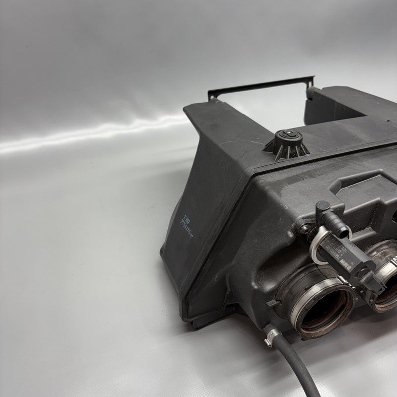 7714174 BMW K1300S AIR INTAKE BOX 2007 2008 2009 10 2011 2012 2013 2014 2015 OEM 7714174