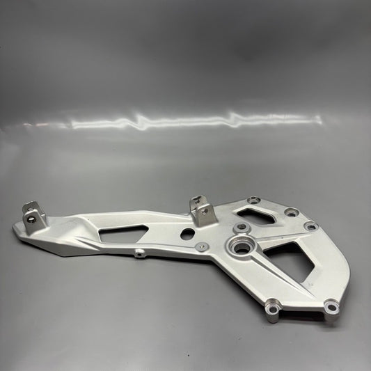 BMW F900R FOOTPEG PLATE RIGHT 2020 2021 2022 2023 2024 OEM 8404013