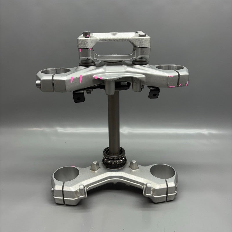 BMW G310R TRIPLE TREE CROSS BRACE 2017 2018 OEM 8554115