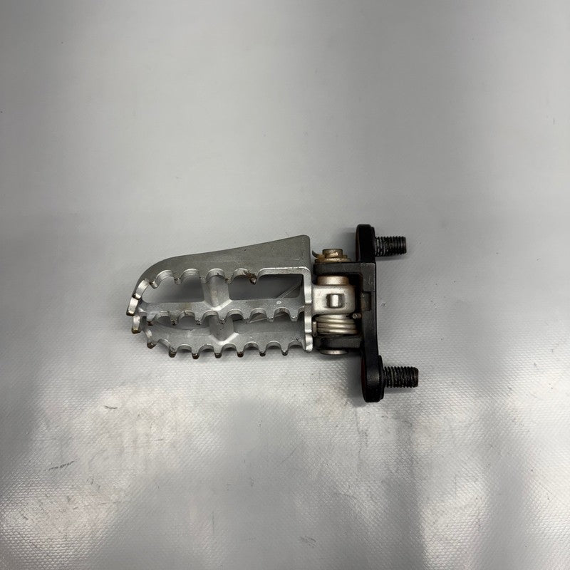 7696655 BMW G650X FOOTREST RIGHT 2006 2007 OEM 7696655