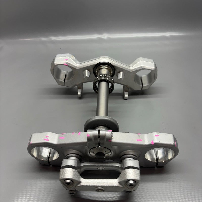 BMW G310R TRIPLE TREE CROSS BRACE 2017 2018 OEM 8554115