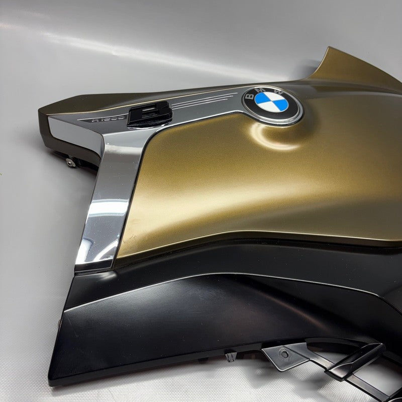 BMW K1600 BAGGER LATERAL TRIM PANEL RIGHT 2018 2019 2020 2021 OEM 8557