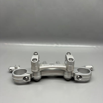 9899334 BMW R18 B FORK CROSS BRACE UPPER 2020 2021 2022 2023 2024 OEM 9899334