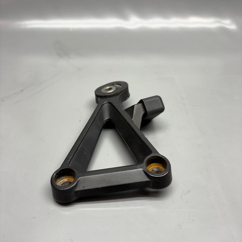 7717504 BMW K1600GT FOOTPEG MOUNT RIGHT 2011 2012 2013 2014 2015 2016 OEM 7717504