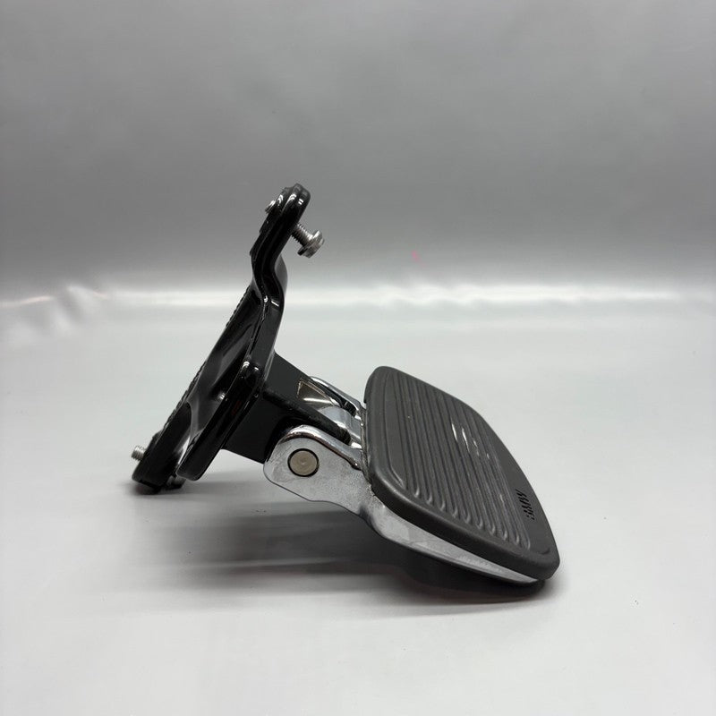 9467719 BMW R18 TRANSCONTINENTAL FOOTREST PLATE LEFT REAR 2020 2021 2022 2023 2024 OEM