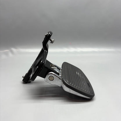 9467719 BMW R18 TRANSCONTINENTAL FOOTREST PLATE LEFT REAR 2020 2021 2022 2023 2024 OEM
