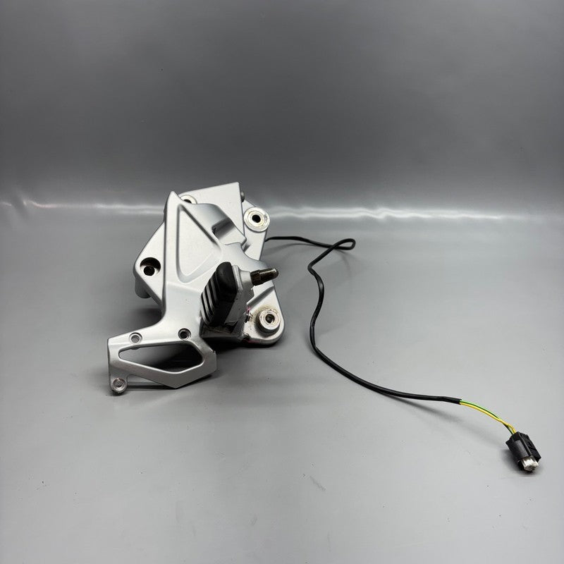 7678670 BMW F800ST FOOTREST RIGHT FRONT 2005 2006 2007 2008 2009 2010 2011 OEM 7678670